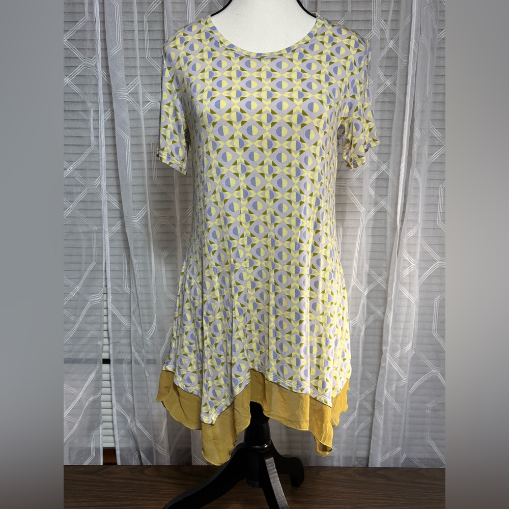 LOGO By Lori Goldstein Geometric Patterned Tunic Short Sleeve sheer layer at hem